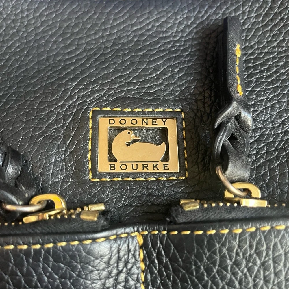 Dooney & Bourke black leather purse - Picture 3 of 15